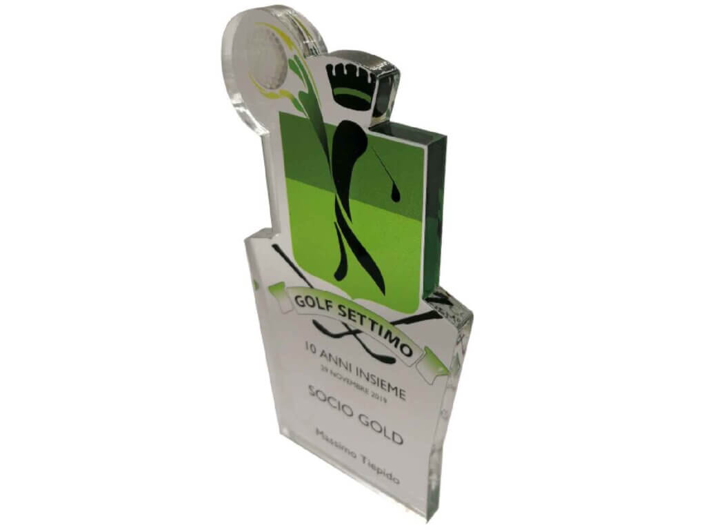 Trofeo sagomato in plexiglass con stampa a colori logo golf club settimo torinese